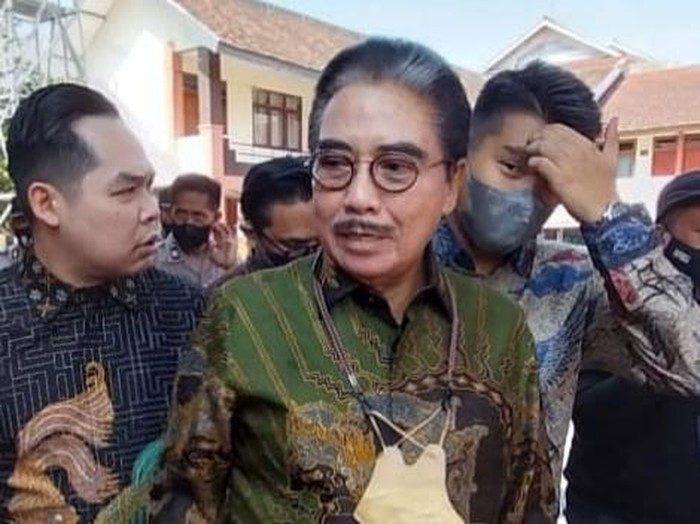 Kuasa Hukum bos SPI Hotma Sitompul Kuasa Hukum bos SPI Hotma Sitompul
