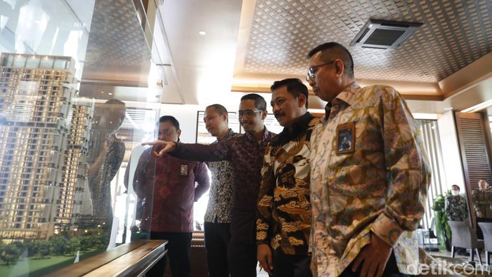 Manajemen Baru Tunjuk Kontraktor Terkemuka Rampungkan Apartemen di Kemang Manajemen baru langsung melakukan gebrakan dengan mengubah nama, logo dan re-branding. Apartemen mewah di Kemang siap dirampungkan, Rabu, (27/7/2022).