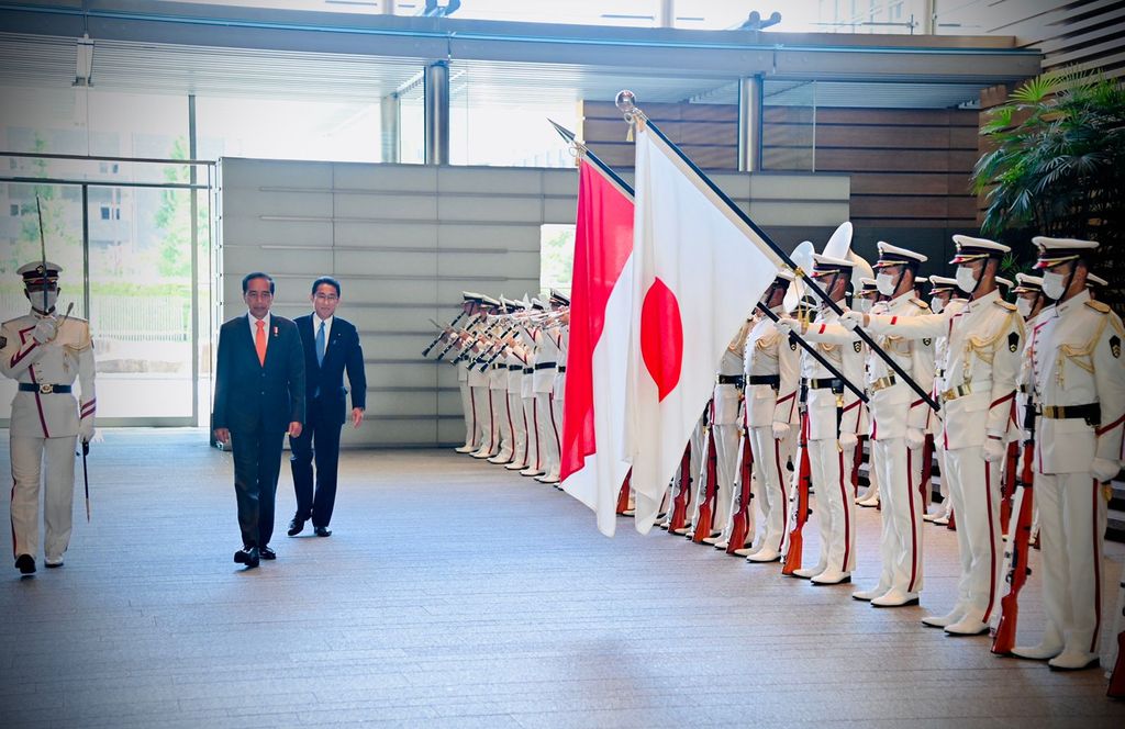Mengawali agendanya di Tokyo, Rabu pagi, 27 Juli 2022, Presiden Joko Widodo melakukan pertemuan dengan Perdana Menteri (PM) Jepang Kishida Fumio di Kantor PM Jepang. (Dok: Biro Pers Sekretariat Presiden)