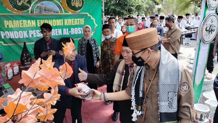 Menparekraf Sandiaga Salahuddin Uno di Ponpes Ar-Rosyid Kendal Bojonegoro
