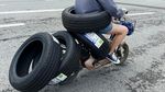 Motor Listrik Ini Punya 6 Ban, Satunya Dipinggang, Gimana Sih?