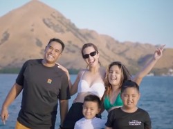 8 Foto Liburan Mewah Nia Ramadhani & Keluarga, Paras Anaknya Curi Atensi