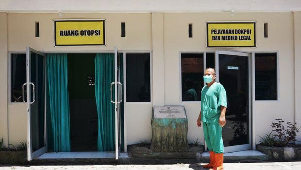 Otopsi atau Autopsi? Istilah tersebut sering terdengar saat proses evakuasi jenazah. Biasanya, hal itu dilakukan untuk mengetahui penyebab seseorang meninggal.