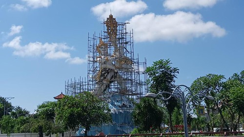 Patung Dewa Ruci di simpang Jalan Bypass Ngurah Rai, Kuta, Badung, Bali, kembali dipersolek menjelang Presidensi G20.