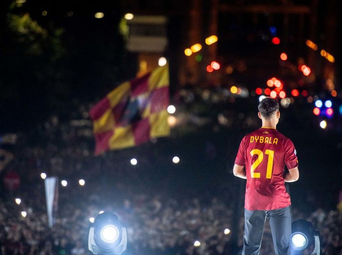 ROME, ITALY - JULY 26: AS Roma player Paulo Dybala during the presentation to fans from Palazzo della Civiltà on July 26, 2022 in Rome, Italy. (Photo by Fabio Rossi/AS Roma via Getty Images)