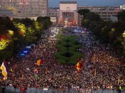 Puluhan ribu Giallorossi hadir langsung untuk melihat La Joya. Momen ini juga disiarkan secara langsung. (Foto: AS Roma via Getty Images/Fabio Rossi)