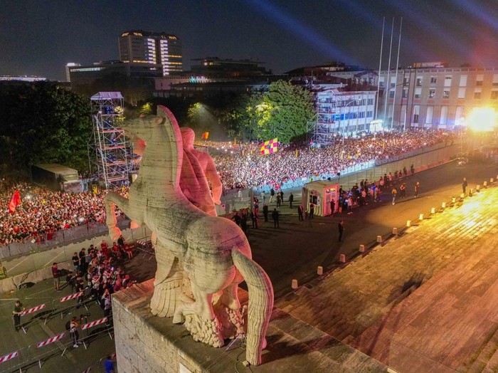 ROME, ITALY - JULY 26: AS Roma player Paulo Dybala during the presentation to fans from Palazzo della Civiltà on July 26, 2022 in Rome, Italy. (Photo by Fabio Rossi/AS Roma via Getty Images)