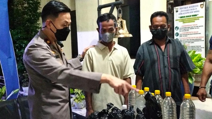 penggerebekan miras jenis cukrik di surabaya