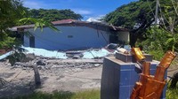 Bangunan rusak terlihat pasca gempa. Seperti dilansir Reuters, Rabu (27/7/2022), Survei Geologi Amerika Serikat (AS) atau USGS mencatat pusat gempa berada di lokasi berjarak 11 kilometer sebelah timur-tenggara kota Dolores. Pusat gempa disebut berada di kedalaman 10 kilometer.  