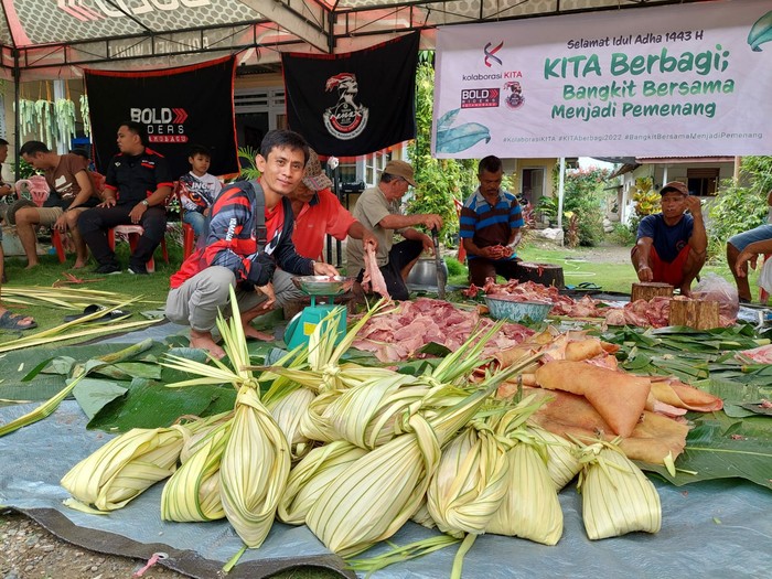 Program KITA Berbagi 2022 bikin budaya baru dengan penyaluran daging kurban berwadah non-plastik.