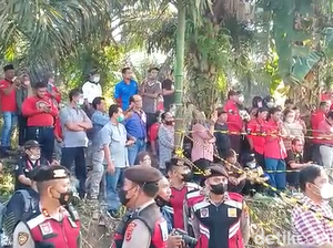 Pembongkaran Makam Brigadir J Jadi Tontonan Warga