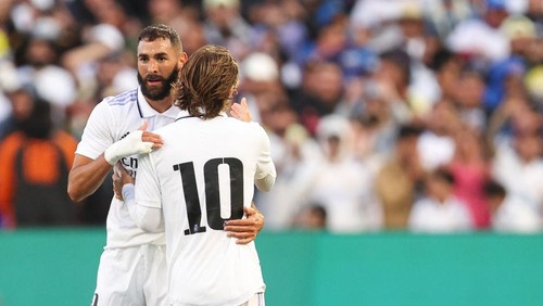 SAN FRANCISCO, CA - JULY 26: Karim Benzema of Real Madrid celebrates after scoring a goal to make it 1-1 with Luka Modric during the pre season friendly between Real Madrid and Club Ameria at Oracle Park on July 26, 2022 in San Francisco, California. (Photo by James Williamson - AMA/Getty Images)