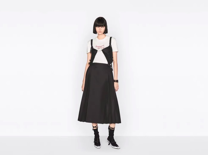 Rok Dior dituduh jiplak busana tradisional China Rok Dior dituduh jiplak busana tradisional China