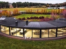 6 Potret Rumah Unik Bentuk Setengah Lingkaran, Pemandangannya Bikin Takjub