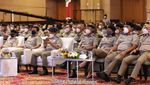 Foto Seragam Baru PNS ATR yang Mirip Tentara, Pakai Baret dan Tongkat Komando