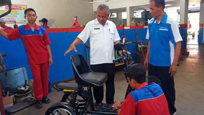 SMK di Banyuwangi Rakit Motor Listrik untuk Kalangan Difabel