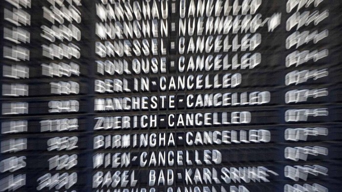 Passengers queue at check in counters at the international airport in Frankfurt, Germany, Wednesday, July 27, 2022. Lufthansa went for a 24-hours-strike on Wednesday, most of the Lufthansa flights had to be cancelled. (AP Photo/Michael Probst)
