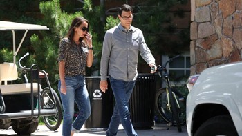 RJ Scaringe, CEO perusahaan mobil listrik Rivian dan istrinya Meagan McGone. Foto: Getty Images