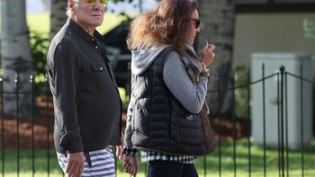 Barry Diller, eksekutif senior Expedia Group dan istrinya Diane von Furstenberg bisa dikatakan tampil apa adanya. Foto: Getty Images