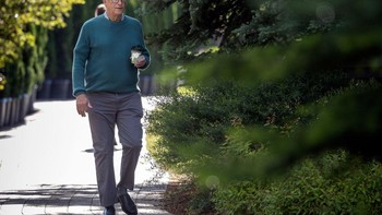 Sang pendiri Microsoft Bill Gates tampil cukup bergaya. Foto: Getty Images