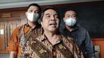 Tampilan Ade Armando Terkini Saat Akan Jadi Saksi Sidang Pengeroyokannya
