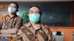 Tampilan Ade Armando Terkini Saat Akan Jadi Saksi Sidang Pengeroyokannya