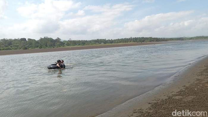 Tanjung Cemara di Pangandaran.