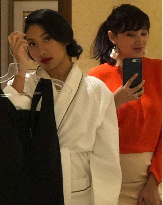 “Mama nya cantik banget @tatacahyani awet muda mbak, spt kakak adek...❤️❤️,” komentar netizen Tata Cahyani mengunggah foto dia bersama Gayanti. Foto: Instagram/@tatacahyani