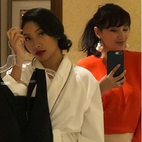 “Mama nya cantik banget @tatacahyani awet muda mbak, spt kakak adek...❤️❤️,” komentar netizen Tata Cahyani mengunggah foto dia bersama Gayanti. Foto: Instagram/@tatacahyani