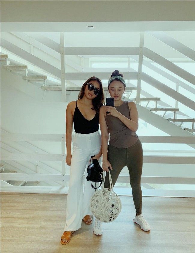 Tata Cahyani memiliki dua orang anak dari pernikahannya dengan Tommy Soeharto. Mereka adalah Darma Mangkuluhur Hutomo dan Gayanti Hutami. Foto: Instagram/@tatacahyani