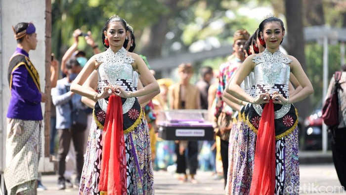 Tradisi Manusuk Sima Kota Kediri.