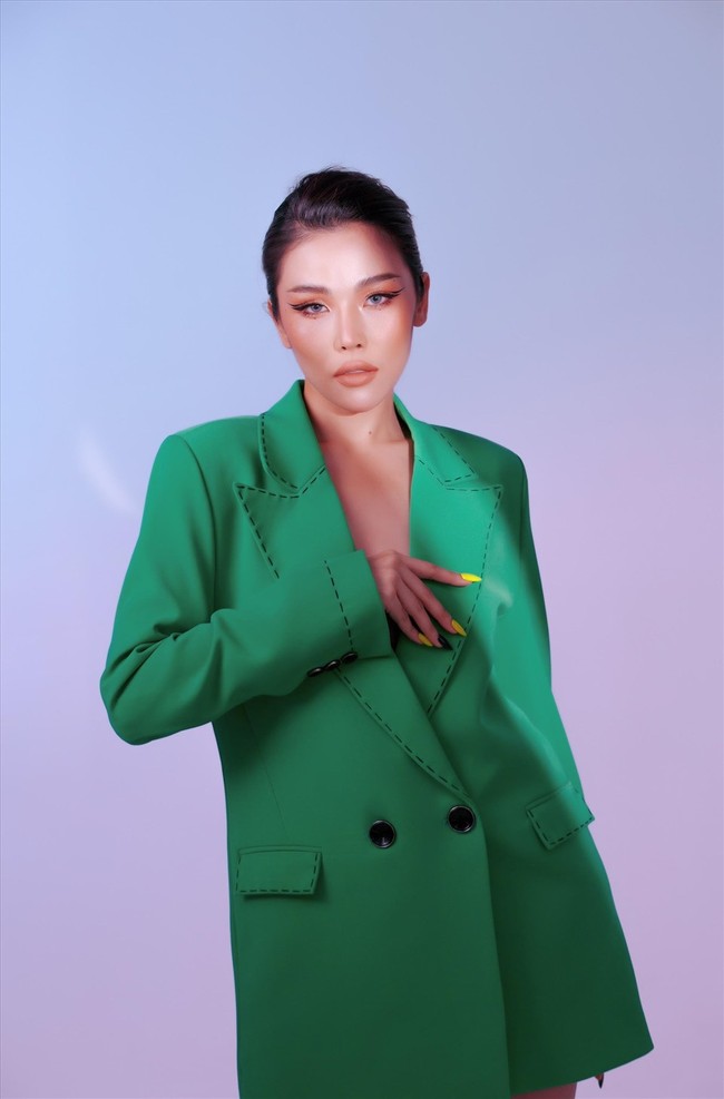 Karena penurunan berat badaan, penampilan Nhi pun jadi berubah drastis. Tubuhnya kini jadi lebih langsing dan wajahnya pun jadi lebih tirus. Foto: Facebook/Truong Thao Nhi