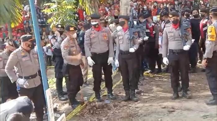 Upacara kepolisian saat pemakaman Brigadir J (foto: istimewa)
