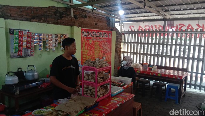 Warung di Kudus gratiskan hafiz Al-Quran anak yatim piatu, dan dhuafa, Rabu (27/7/2022)