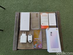 Unboxing Xiaomi 12 Lite, Ponsel Stylish Harga Rp 5 Jutaan