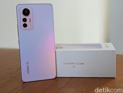 Unboxing Xiaomi 12 Lite, Ponsel Stylish Harga Rp 5 Jutaan