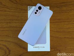 Unboxing Xiaomi 12 Lite, Ponsel Stylish Harga Rp 5 Jutaan