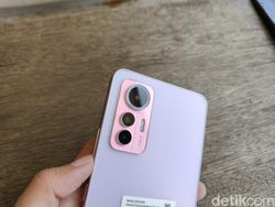 Unboxing Xiaomi 12 Lite, Ponsel Stylish Harga Rp 5 Jutaan