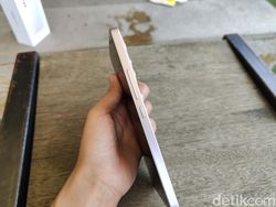 Unboxing Xiaomi 12 Lite, Ponsel Stylish Harga Rp 5 Jutaan