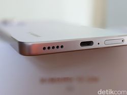 Unboxing Xiaomi 12 Lite, Ponsel Stylish Harga Rp 5 Jutaan