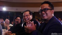 Istri Chairul Tanjung, Anita Ratnasari juga hadir dalam acara tersebut.