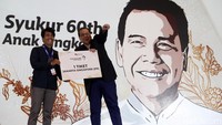 Peserta yang beruntung mendapatkan tiket perjalanan Jakarta-Singapura.