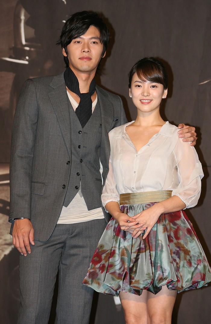 83355140 SEOUL, SOUTH KOREA - OCTOBER 20: Korean actor Hyun Bin and actress Song Hye-Gyo attends KBS's new drama