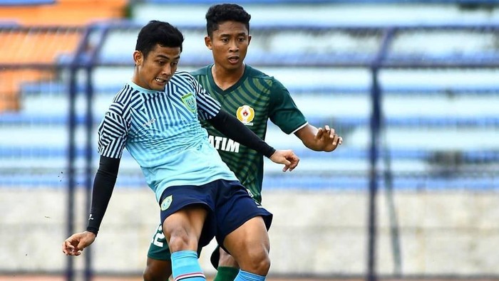 Persela terus menambah amunisi untuk bersaing di Liga 2. Usai merekrut Ahmad Rusadi, Persela memboyong Adrianus Dwiki Arya dari Persija.