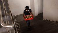 Krisis ekonomi berkelanjutan telah membuat banyak penduduk Sri Lanka kesulitan mendapatkan uang dan makanan.