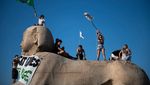 Serukan Perubahan Iklim, Aktivis Naik Patung Sphinx di Italia