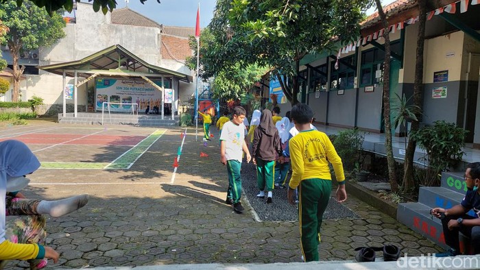 Aktivitas siswa di SDN 206 Putraco Indah.
