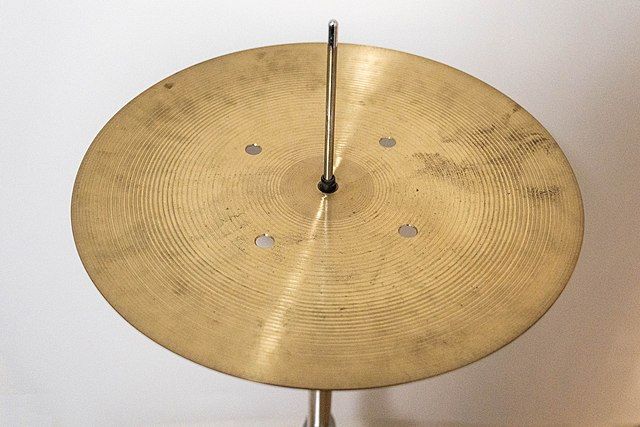 Berbagai contoh alat musik idiophone.