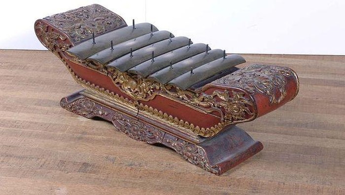 Berbagai contoh alat musik idiophone.