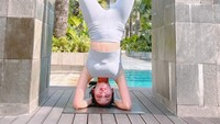 Yoga dipilihnya usai tak sanggup angkat beban di gym. (Foto: dok. Instagram @anggynovia_) 